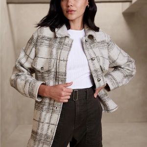 Banana republic women’s cozy plaid shacket size large